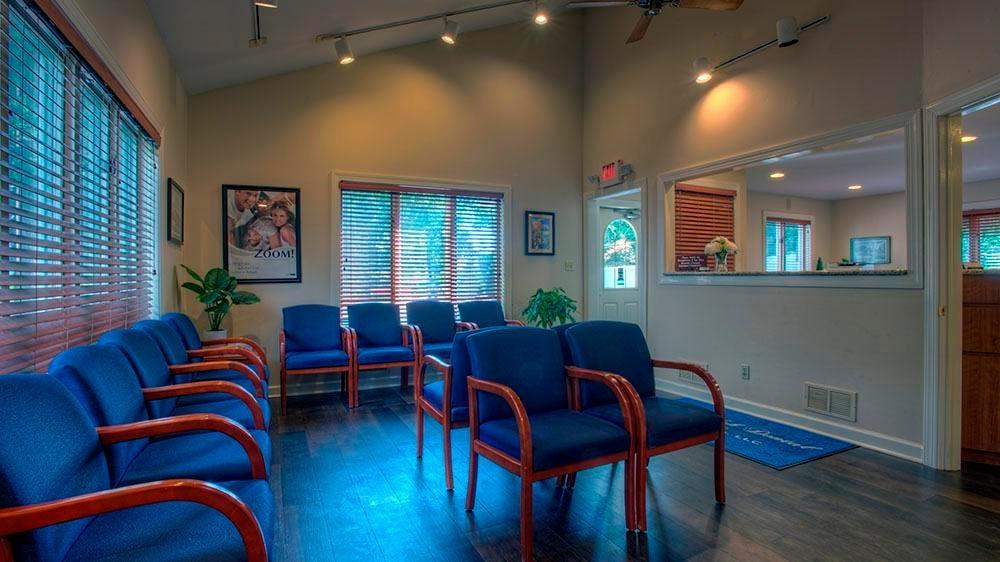 spacious waiting area at Randolph dental assocaites